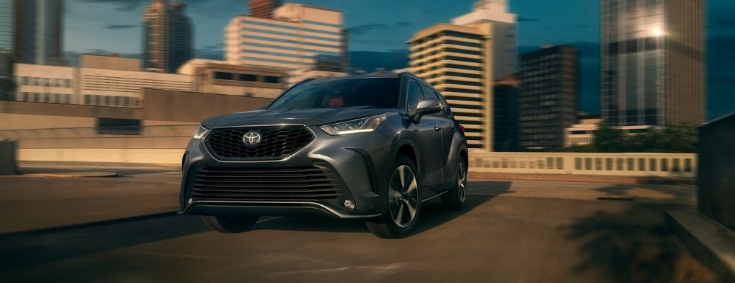 2023 Toyota Highlander parked in a city road