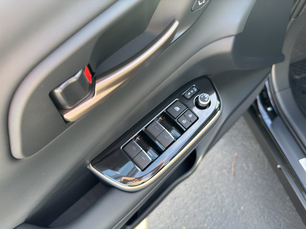 2025 Toyota Toyota Crown Signia Limited