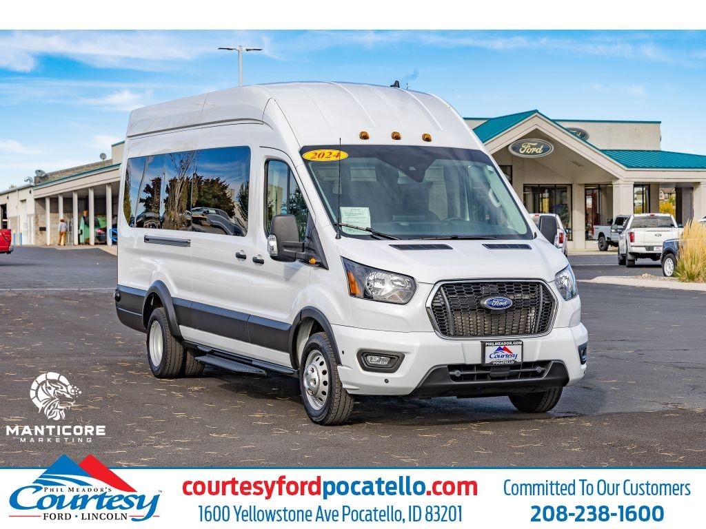 2024 Ford Transit Wagon XLT