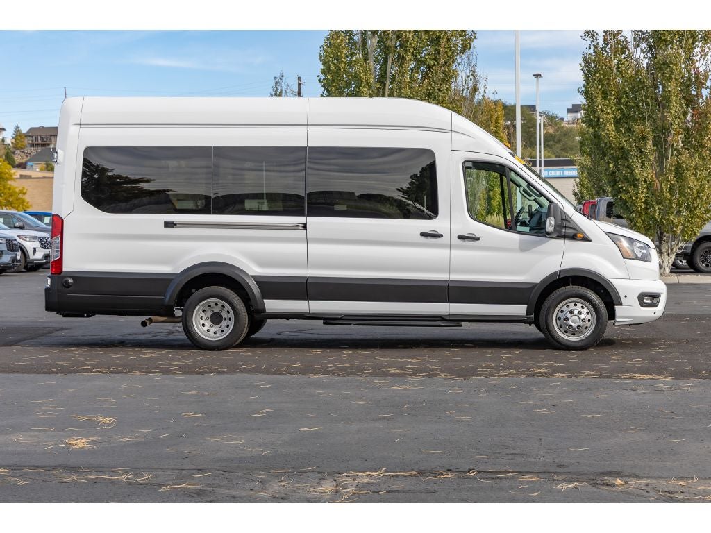 2024 Ford Transit Wagon XLT