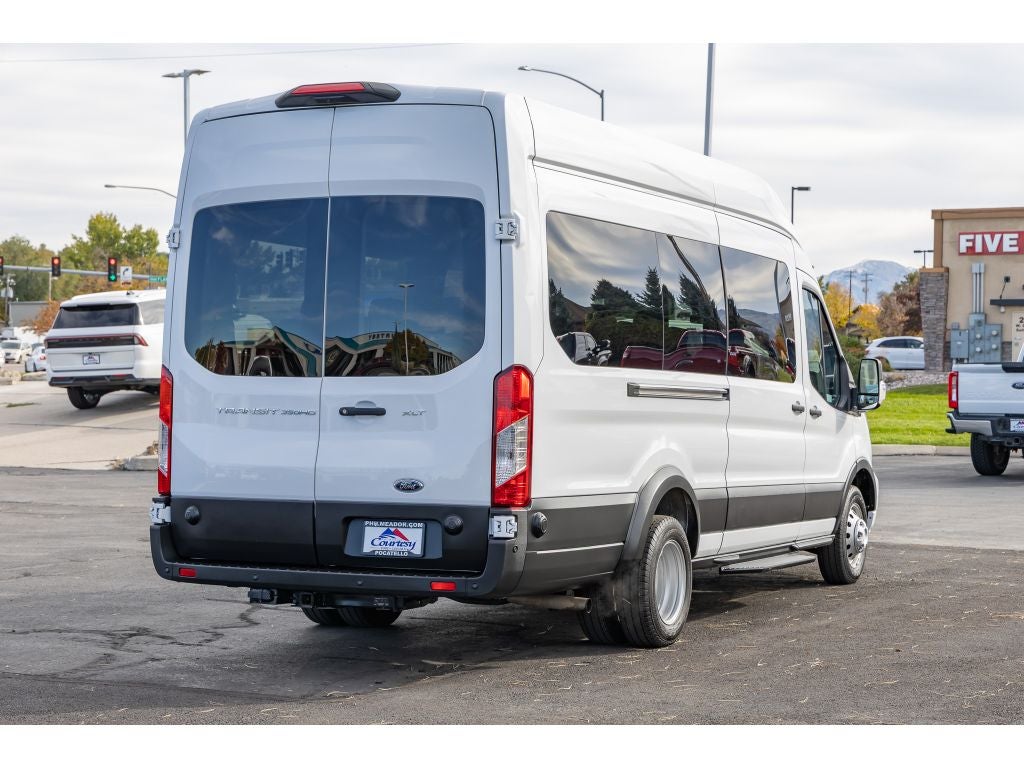 2024 Ford Transit Wagon XLT