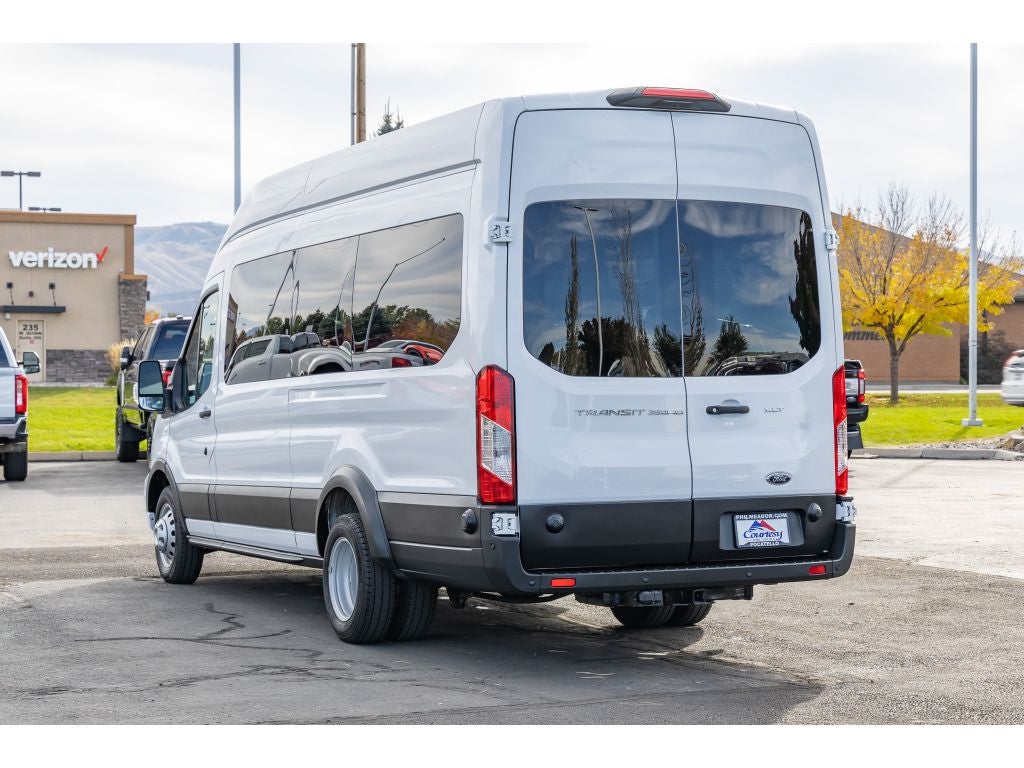 2024 Ford Transit Wagon XLT