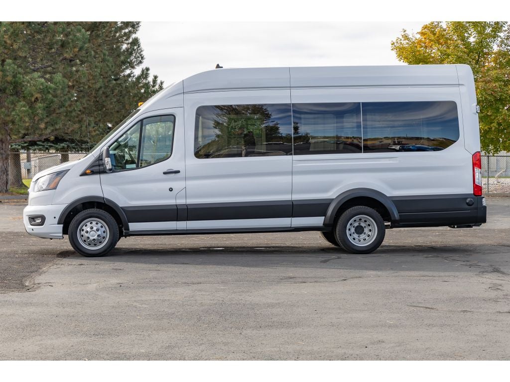 2024 Ford Transit Wagon XLT