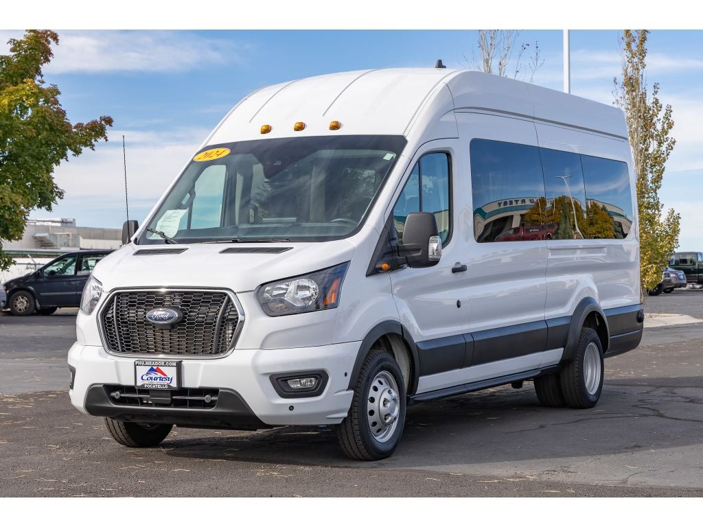 2024 Ford Transit Wagon XLT