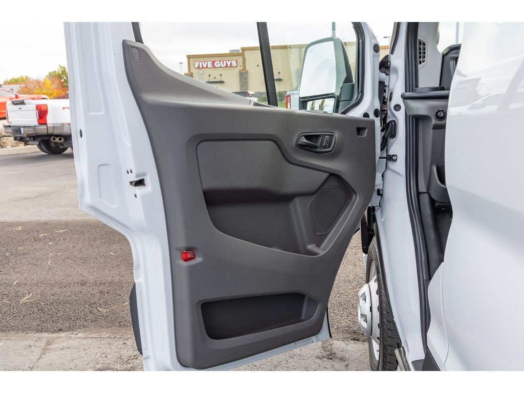 2024 Ford Transit Wagon XLT