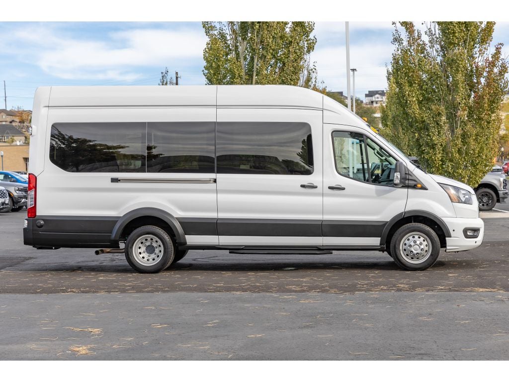2024 Ford Transit Wagon XLT