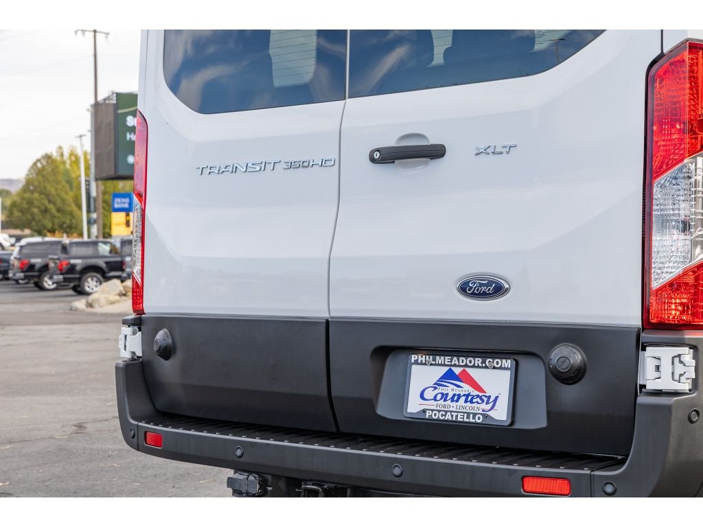 2024 Ford Transit Wagon XLT