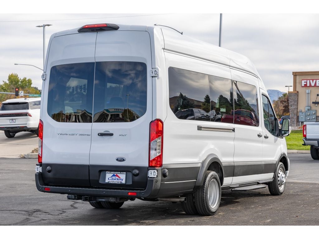 2024 Ford Transit Wagon XLT