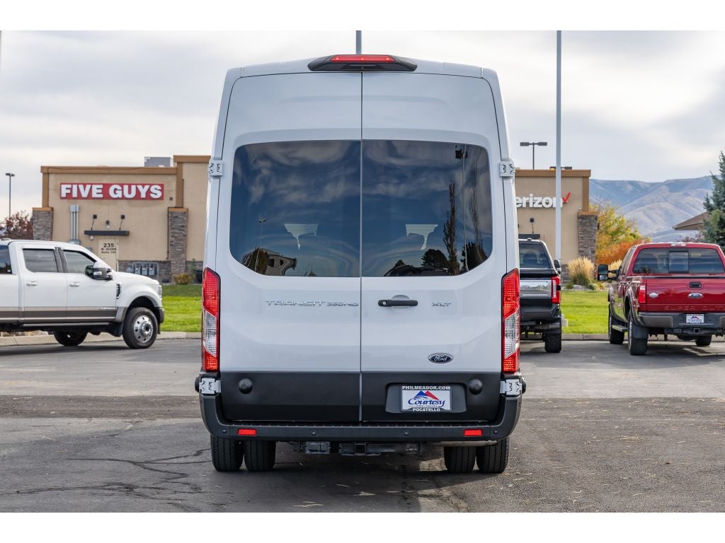 2024 Ford Transit Wagon XLT