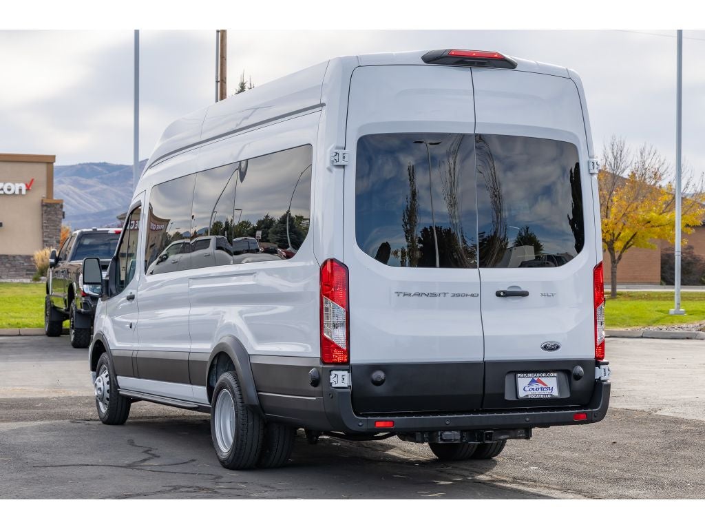2024 Ford Transit Wagon XLT