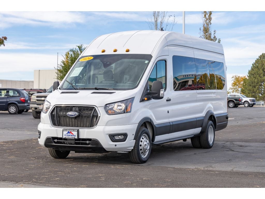 2024 Ford Transit Wagon XLT