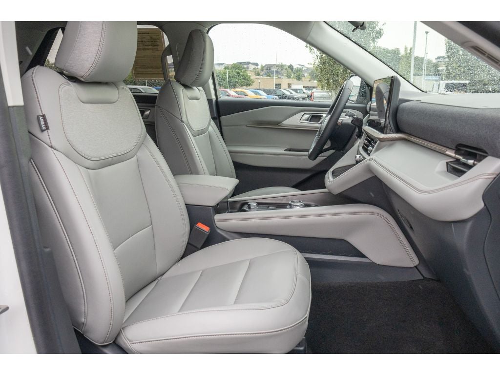 2025 Ford Explorer Active Comfort Package