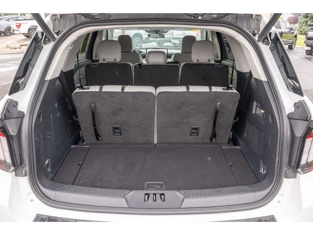 2025 Ford Explorer Active Comfort Package