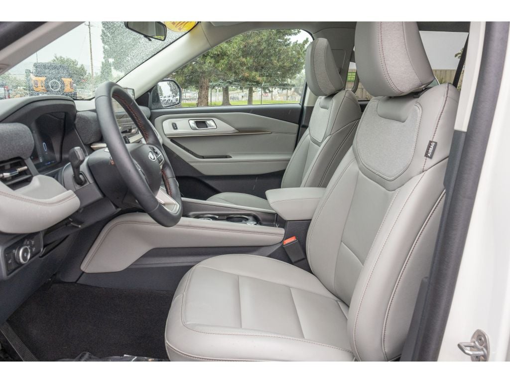 2025 Ford Explorer Active Comfort Package