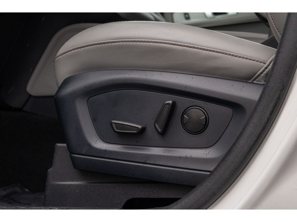 2025 Ford Explorer Active Comfort Package
