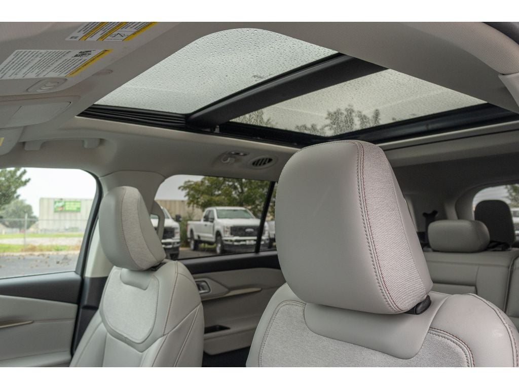 2025 Ford Explorer Active Comfort Package