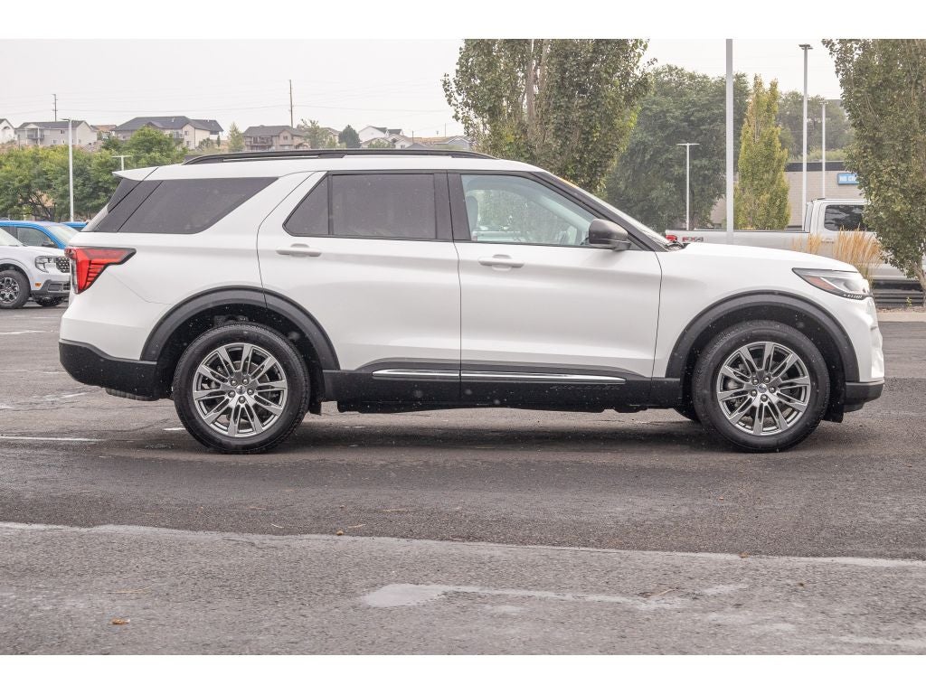 2025 Ford Explorer Active Comfort Package