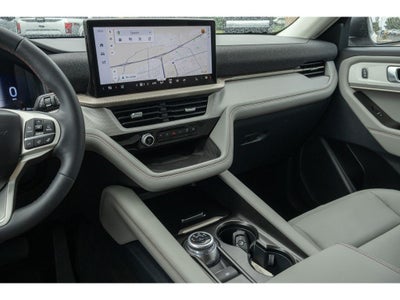 2025 Ford Explorer Active Comfort Package