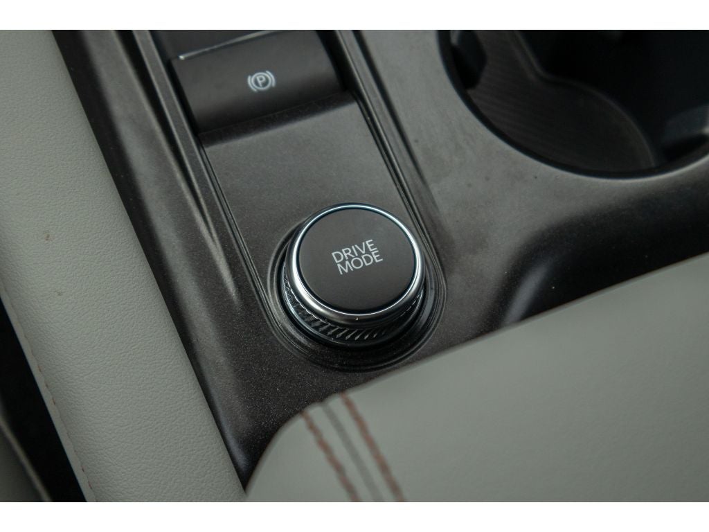 2025 Ford Explorer Active Comfort Package