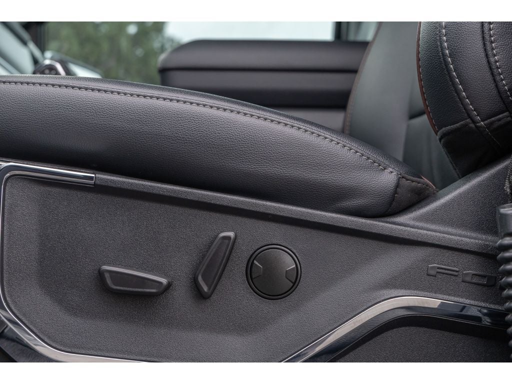 2023 Ford F-150 Lariat 5.0 liter V-8