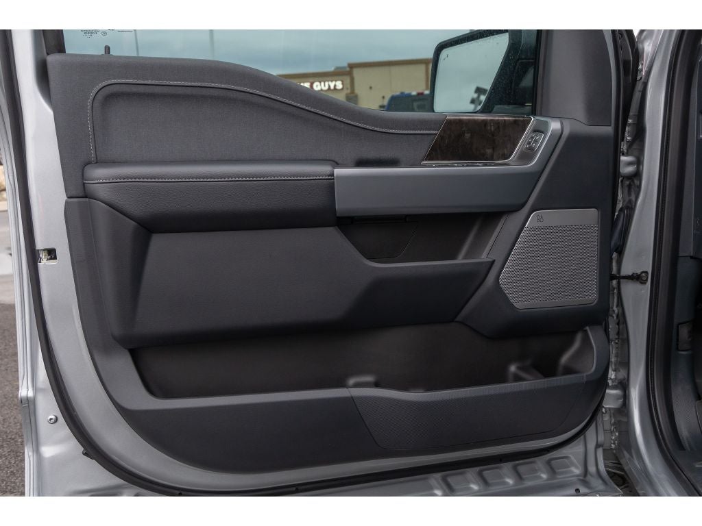 2023 Ford F-150 Lariat 5.0 liter V-8