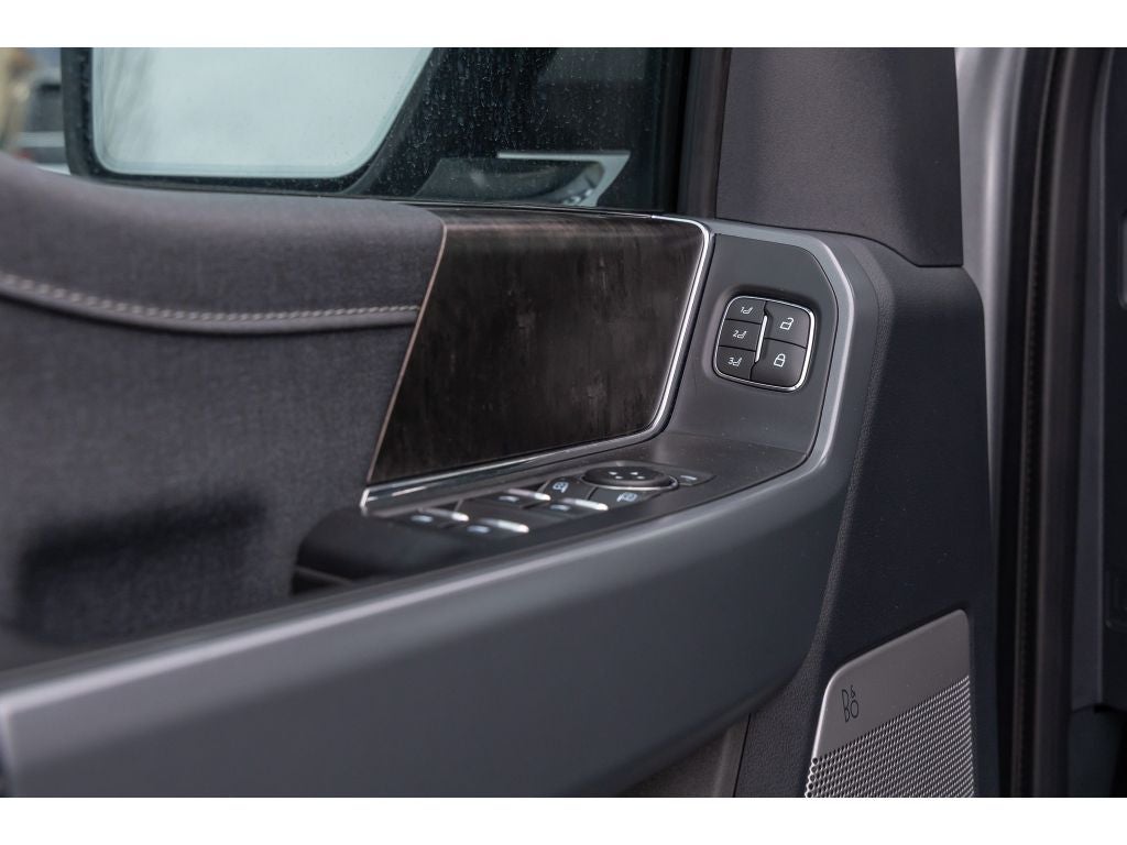 2023 Ford F-150 Lariat 5.0 liter V-8