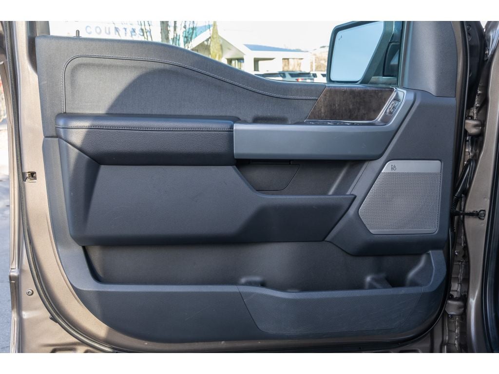 2023 Ford F-150 Lariat 5.0 liter V-8