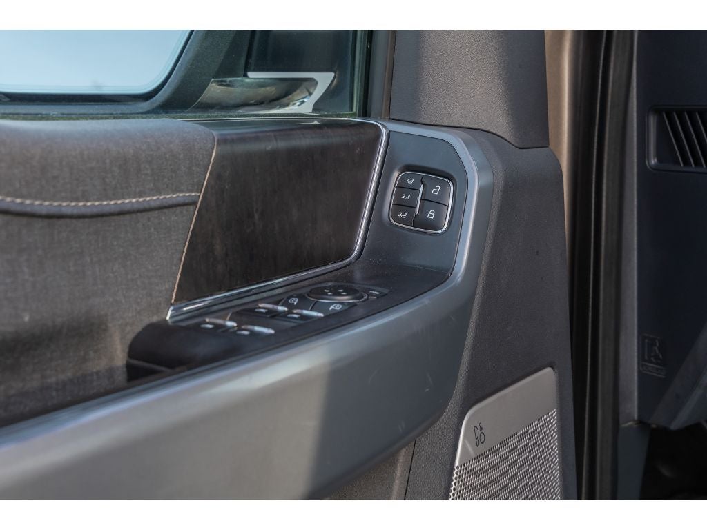 2023 Ford F-150 Lariat 5.0 liter V-8