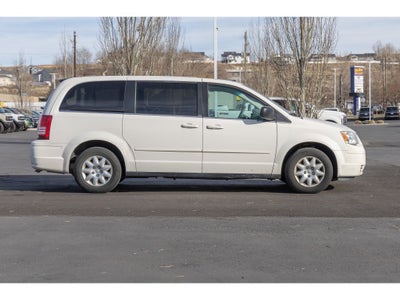 2009 Chrysler Town & Country LX