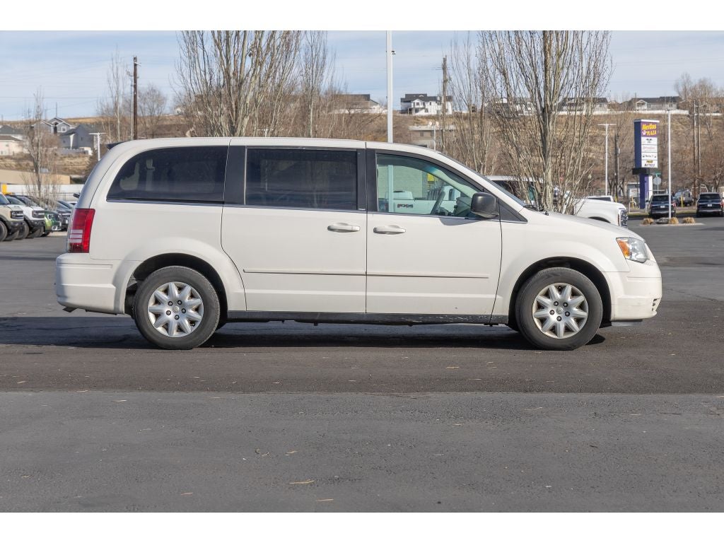 2009 Chrysler Town & Country LX