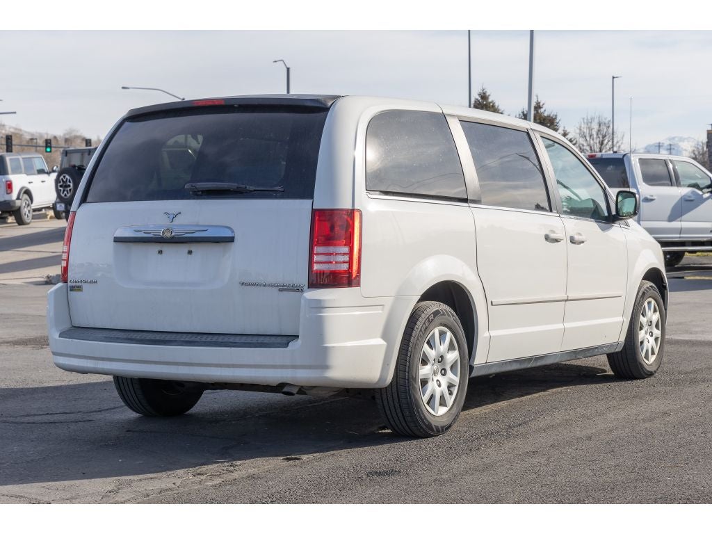 2009 Chrysler Town & Country LX