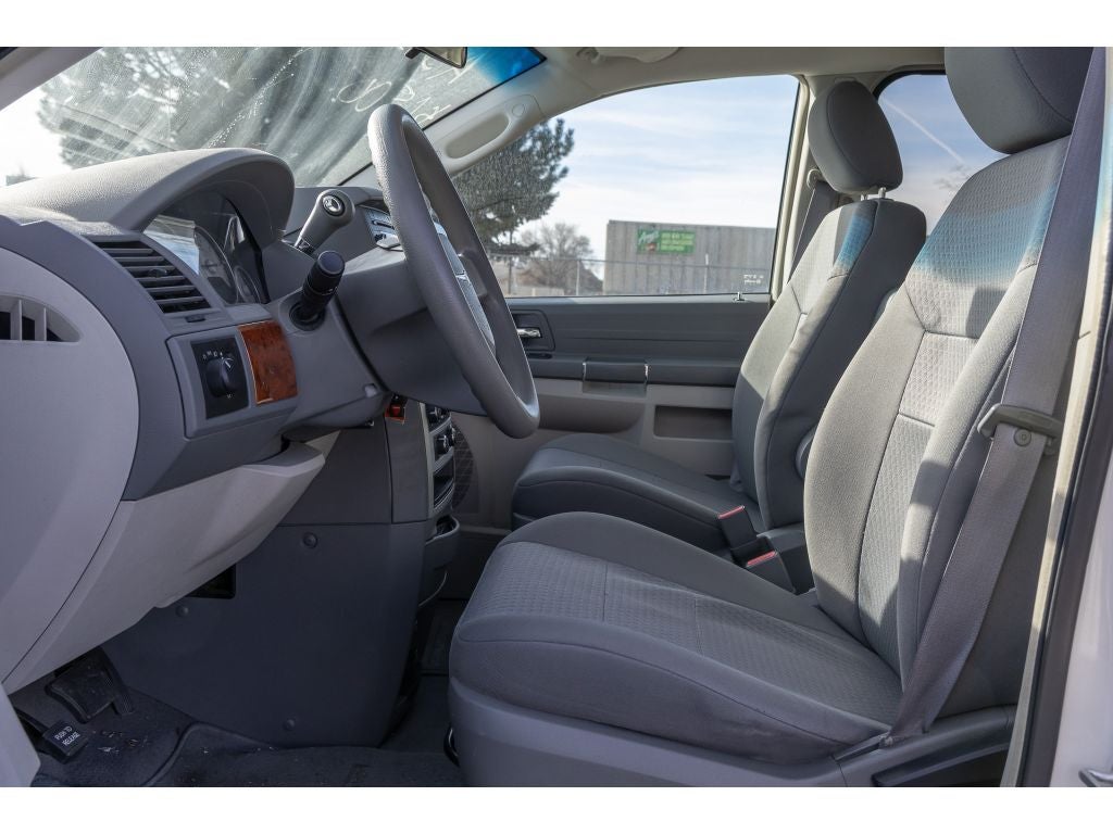 2009 Chrysler Town & Country LX