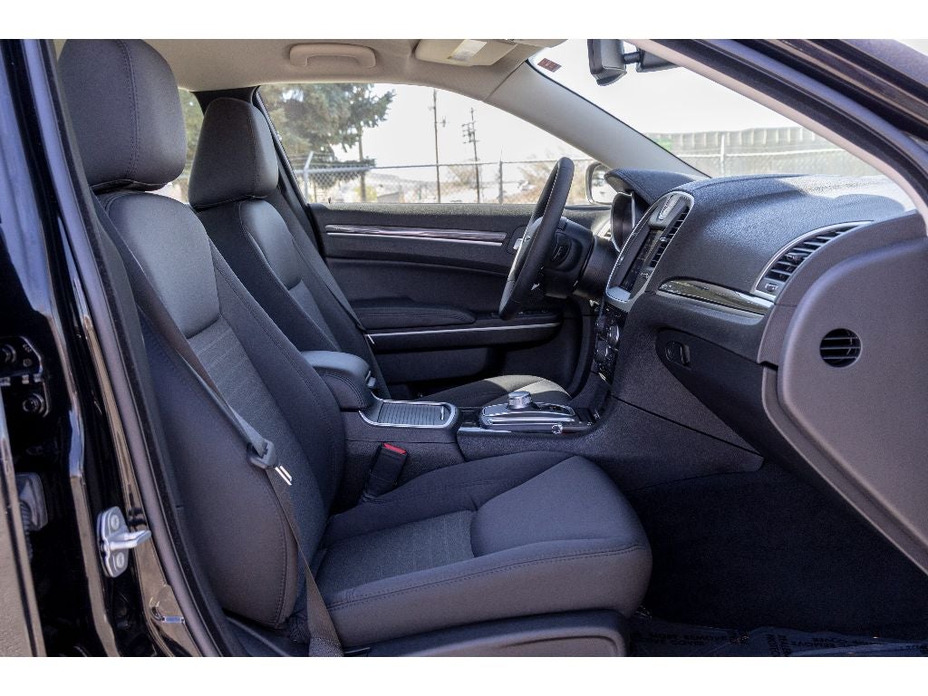 2022 Chrysler 300 Touring