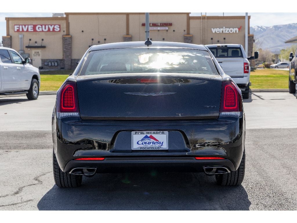 2022 Chrysler 300 Touring