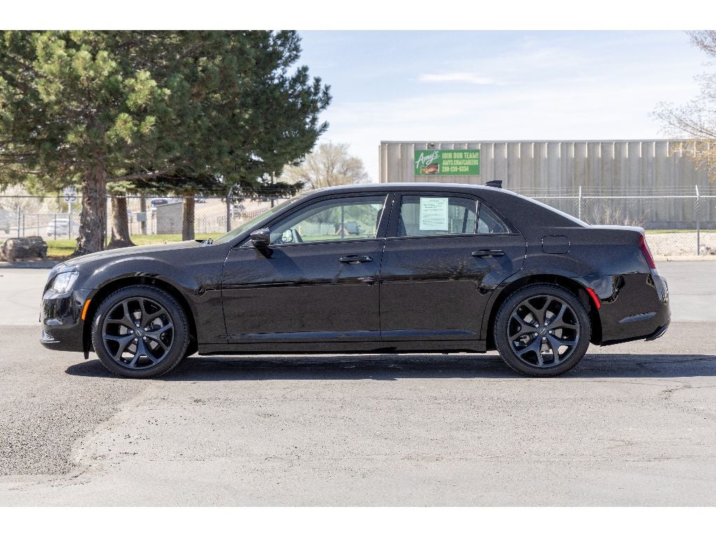 2022 Chrysler 300 Touring