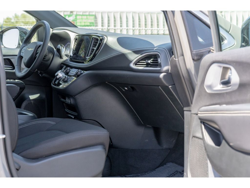 2024 Chrysler Pacifica Touring