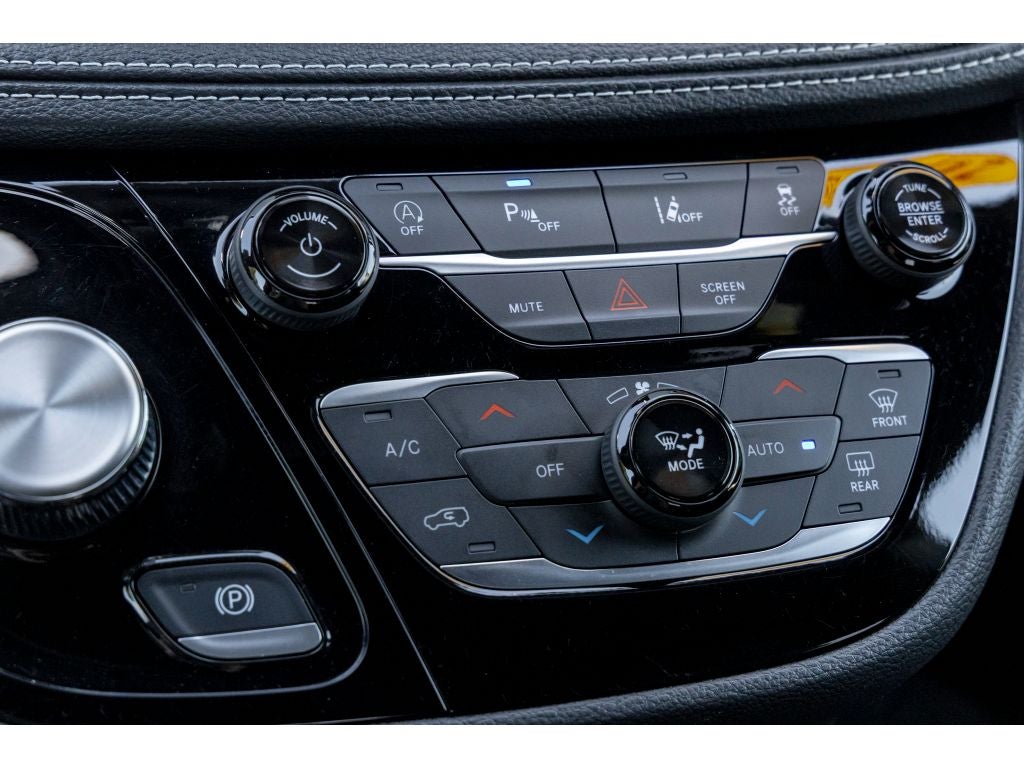 2024 Chrysler Pacifica Touring