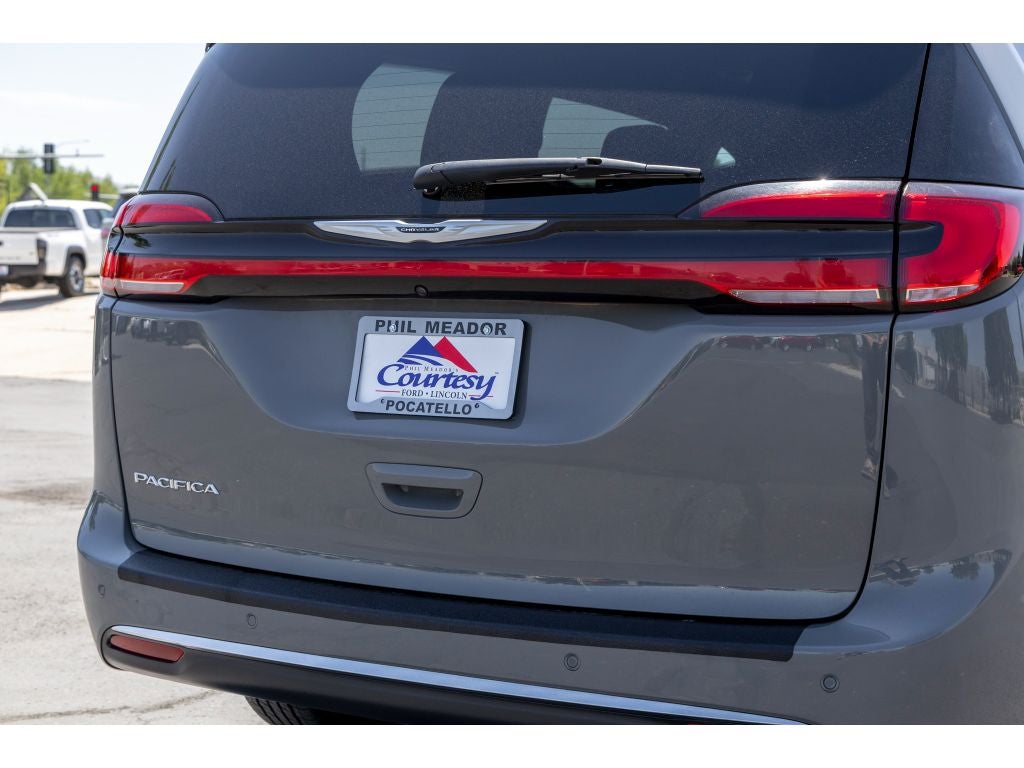 2024 Chrysler Pacifica Touring