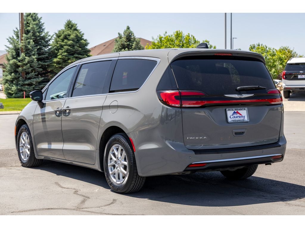 2024 Chrysler Pacifica Touring