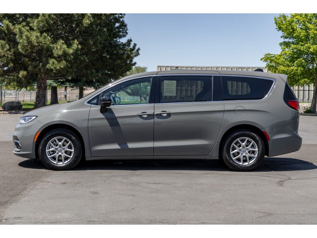2024 Chrysler Pacifica Touring
