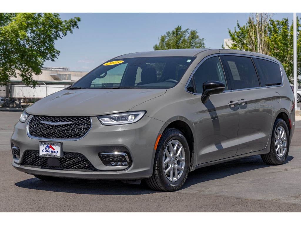 2024 Chrysler Pacifica Touring