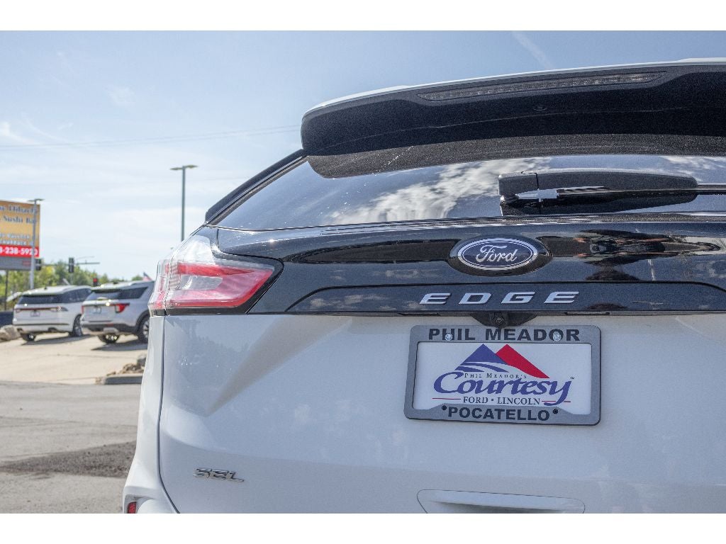 2024 Ford Edge Base