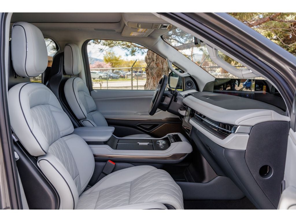 2025 Lincoln Navigator L Black Label