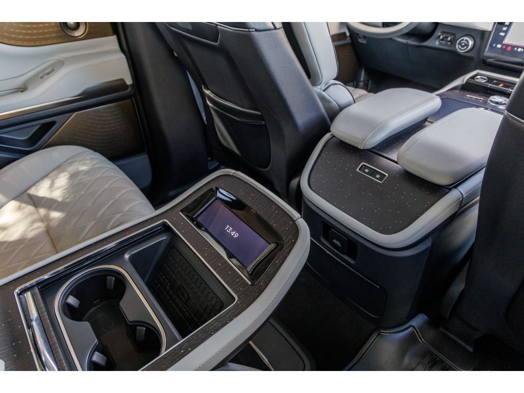 2025 Lincoln Navigator L Black Label