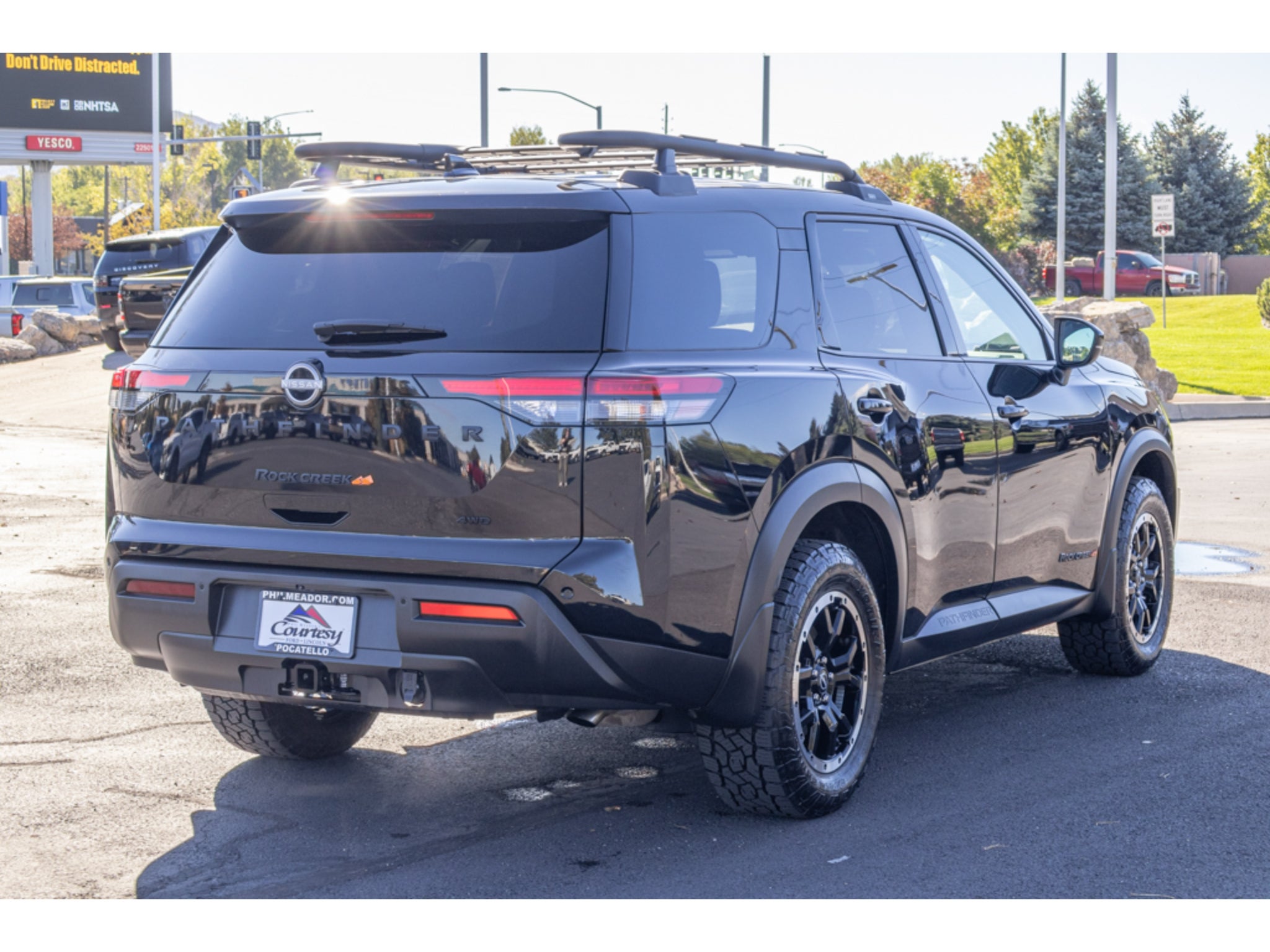 2025 Nissan Pathfinder SV