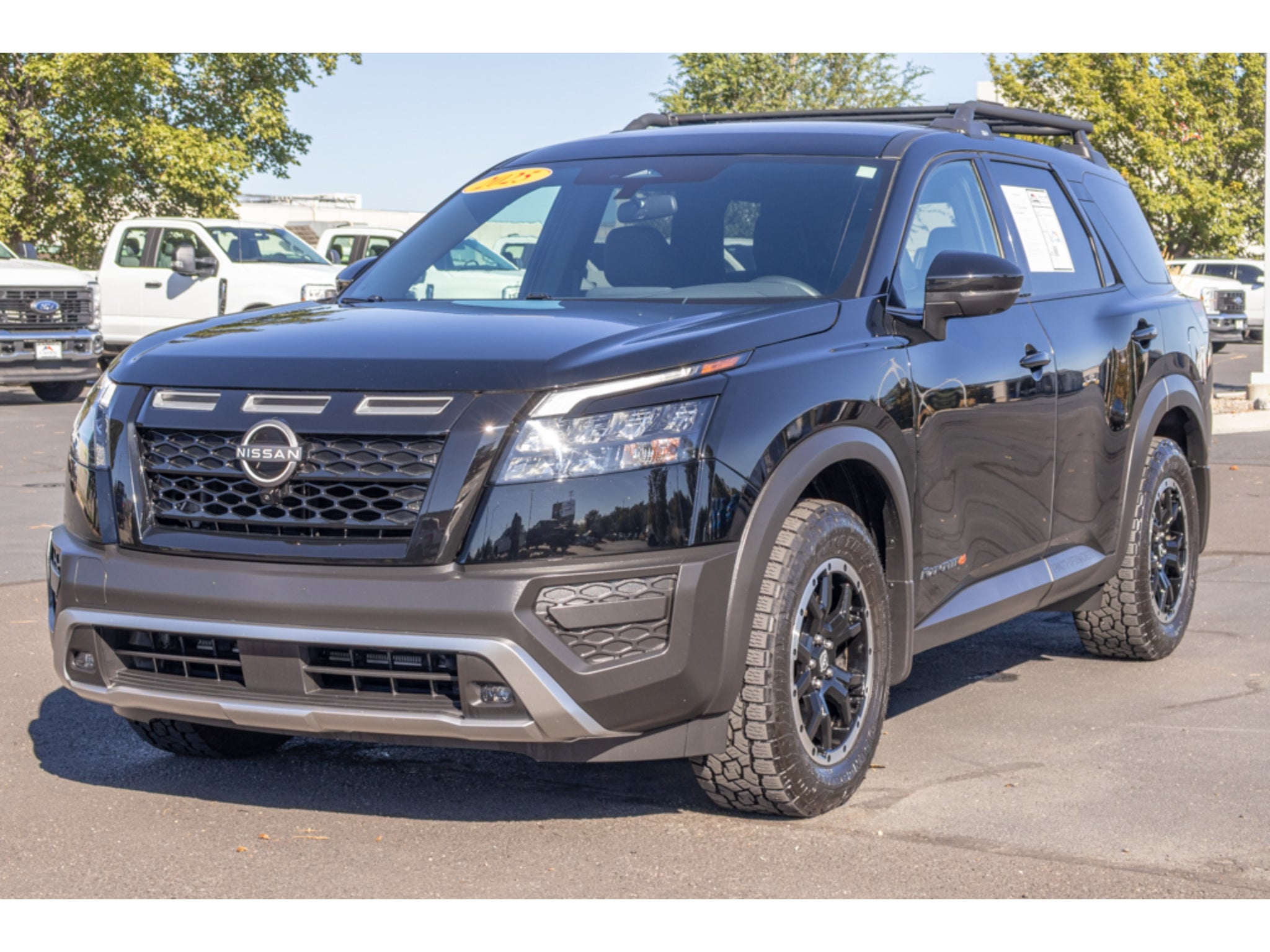 2025 Nissan Pathfinder SV