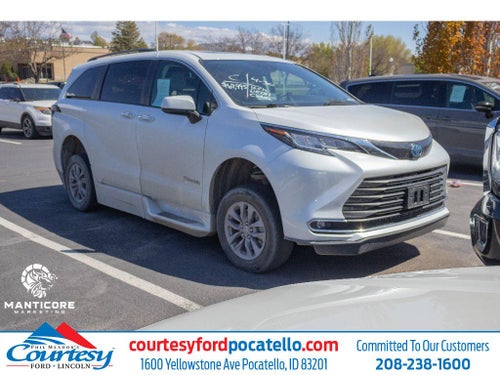 2022 Toyota Sienna XLE BraunAbility Wheel Chair Ramp