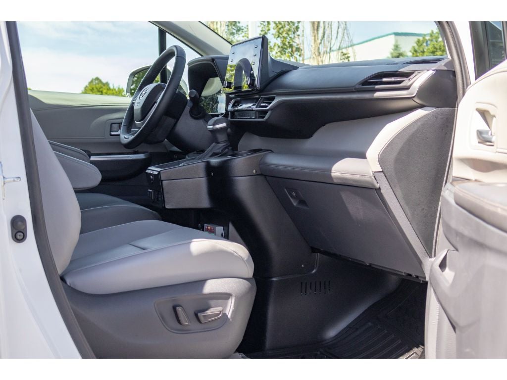 2022 Toyota Sienna XLE BraunAbility Wheel Chair Ramp