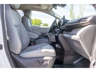 2022 Toyota Sienna XLE BraunAbility Wheel Chair Ramp