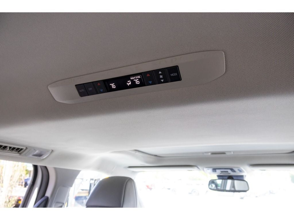 2022 Toyota Sienna XLE BraunAbility Wheel Chair Ramp